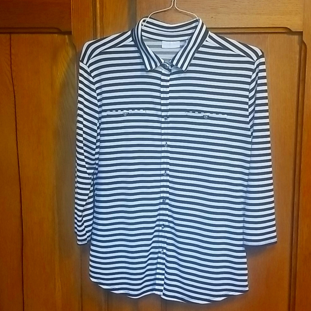 New York and Co. Women's button front shirt